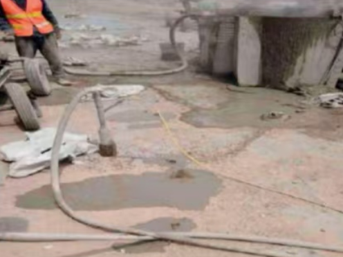 乳山水泥混凝土路面板底注浆技术 路面脱空注浆整治方案