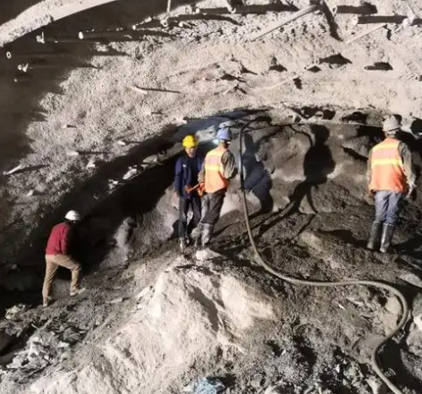 乳山隧道拱顶带模注浆料，微膨胀注浆料的特点及施工工艺